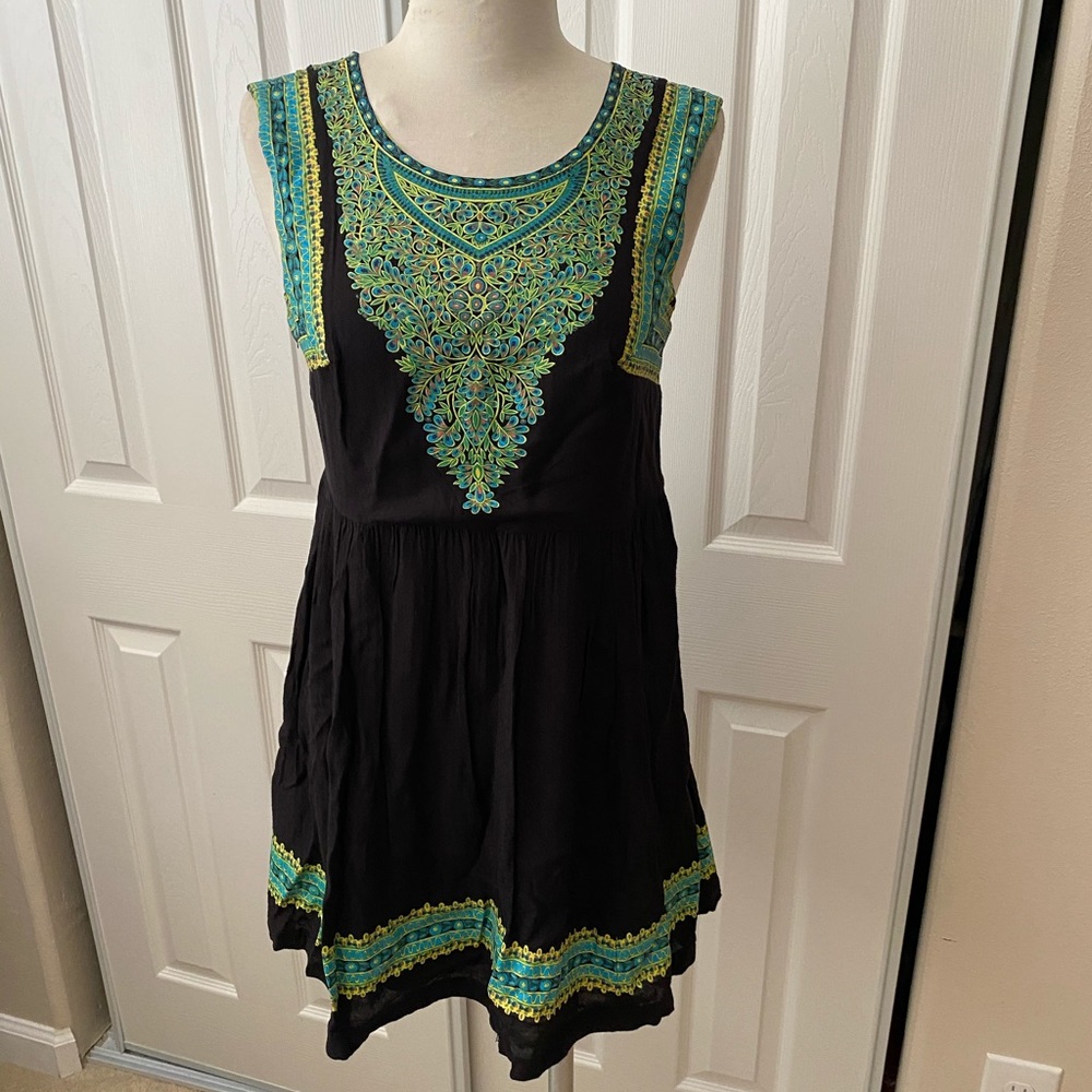Free People Floral Embroidered Dress! Sz S 🥰